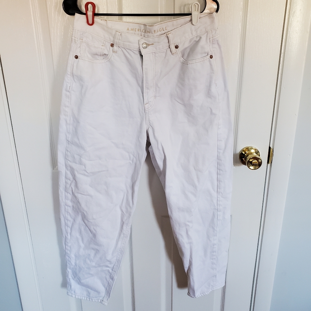 American Eagle white short relaxed mom jeans
